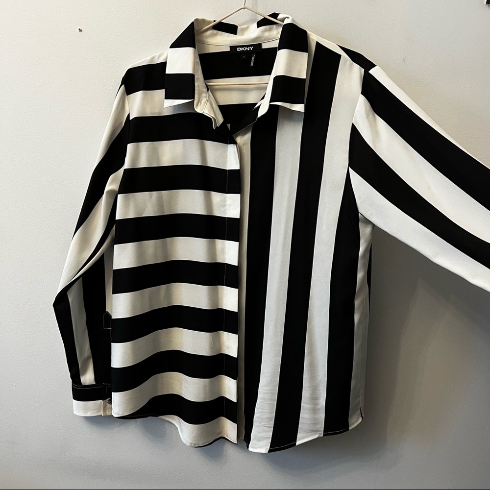 DKNY Blouse Button-Up Shirt. Size: L. Color: Black and White